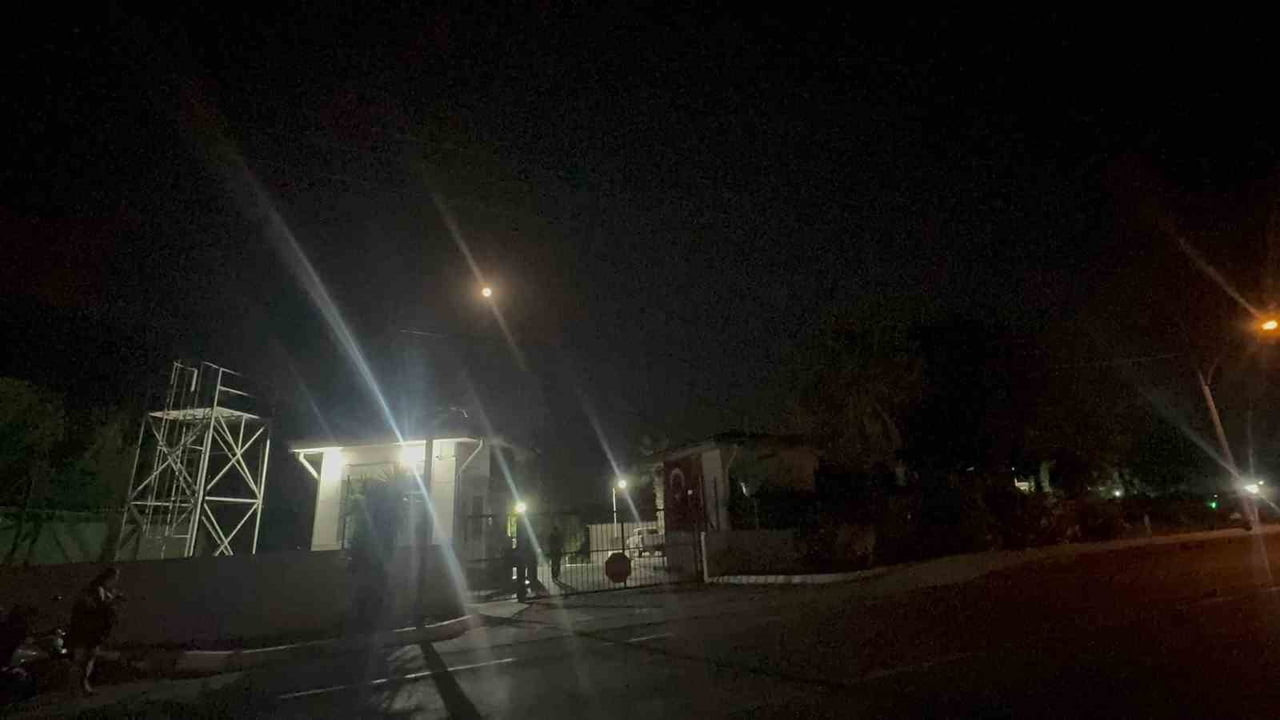 MUĞLA’NIN MARMARİS İLÇESİ KIZILADA AÇIKLARINDA DÜZENSİZ GÖÇMENLERİ TAŞIYAN BOT BATTI. İHBAR...