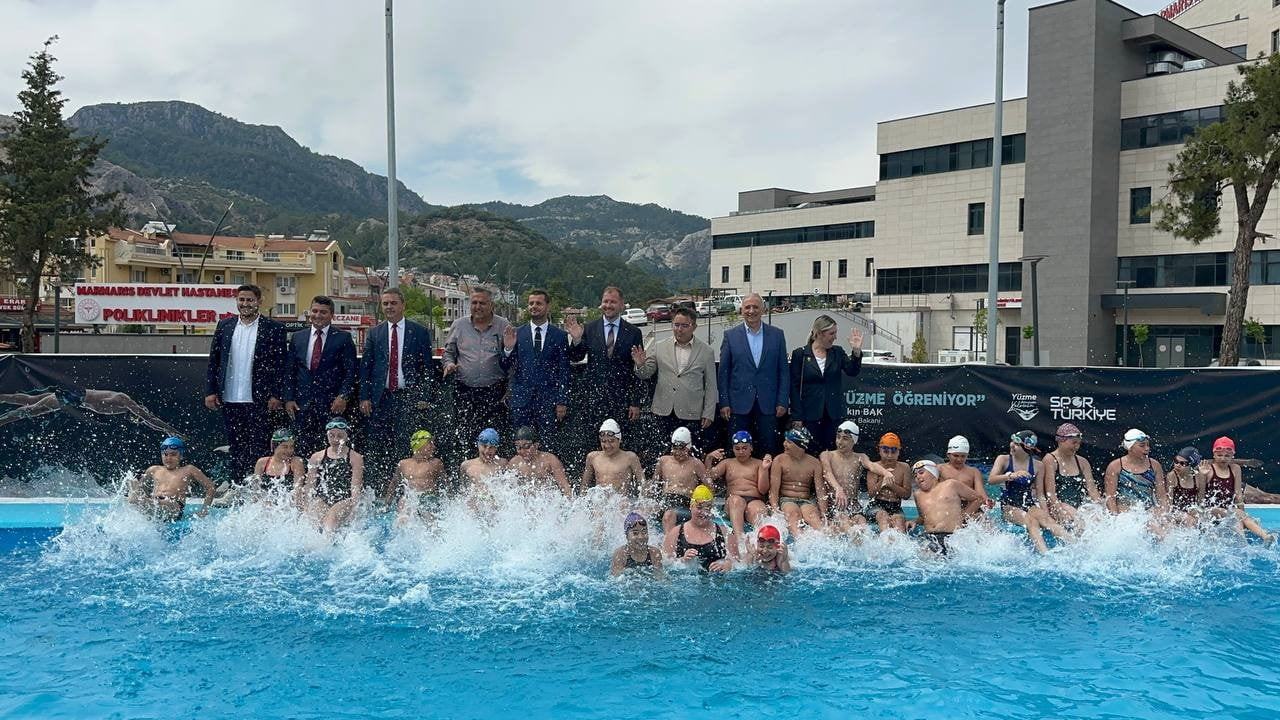 MUĞLA’NIN MARMARİS İLÇESİNDE GENÇLİK VE SPOR BAKANLIĞI TARAFINDAN KURULAN PORTATİF YÜZME HAVUZU...
