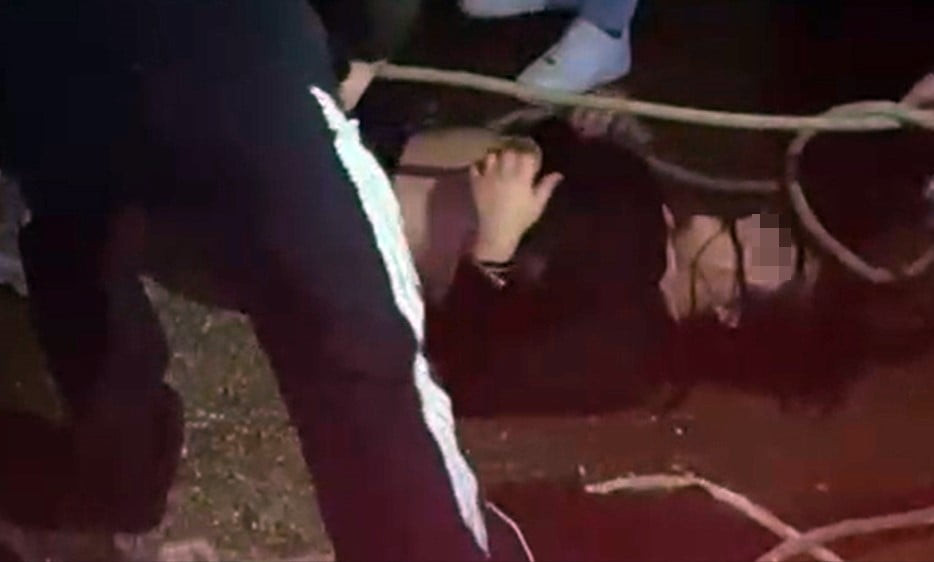 MUĞLA’NIN MARMARİS İLÇESİNDE, İDDİAYA GÖRE ALKOLÜN ETKİSİYLE BUNALIMA GİREREK DENİZE ATLAYAN...