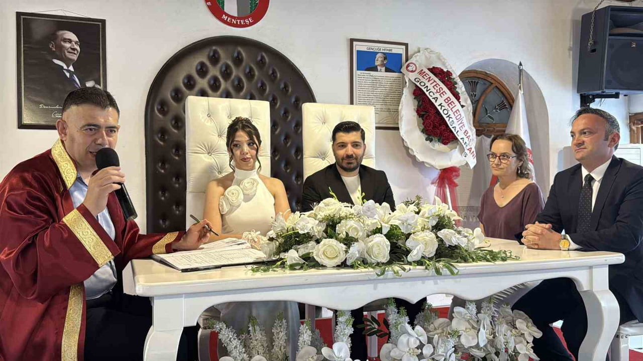 MUĞLA’NIN MENTEŞE İLÇESİNDE EVLİLİK TARİHLERİNİN ÖZEL VE AKILDA KALICI OLMASINI İSTEYEN ÇİFTLER...