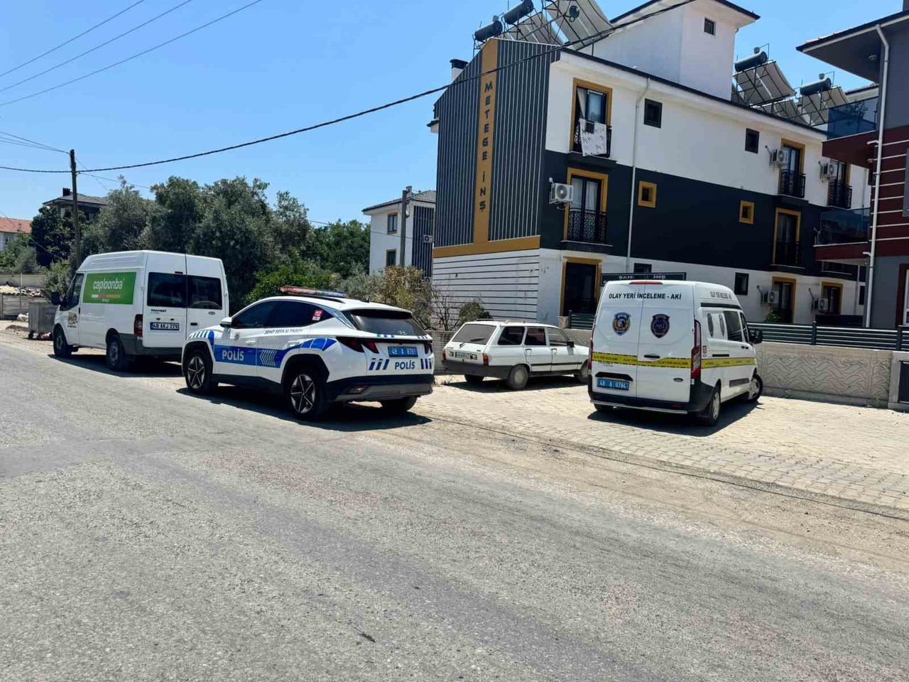 MUĞLA’NIN ORTACA İLÇESİNDE YAŞAYAN 47 YAŞINDAKİ H.G., EVİNDE AV TÜFEĞİ İLE VURULMUŞ HALDE...