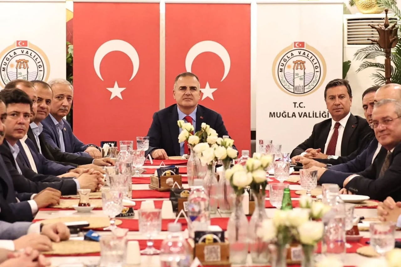 MUĞLASPOR’DA 1. LİG ZİRVESİ YENİ SEZON PLANLAMASI VE HEDEFLER MASAYA YATIRILDI