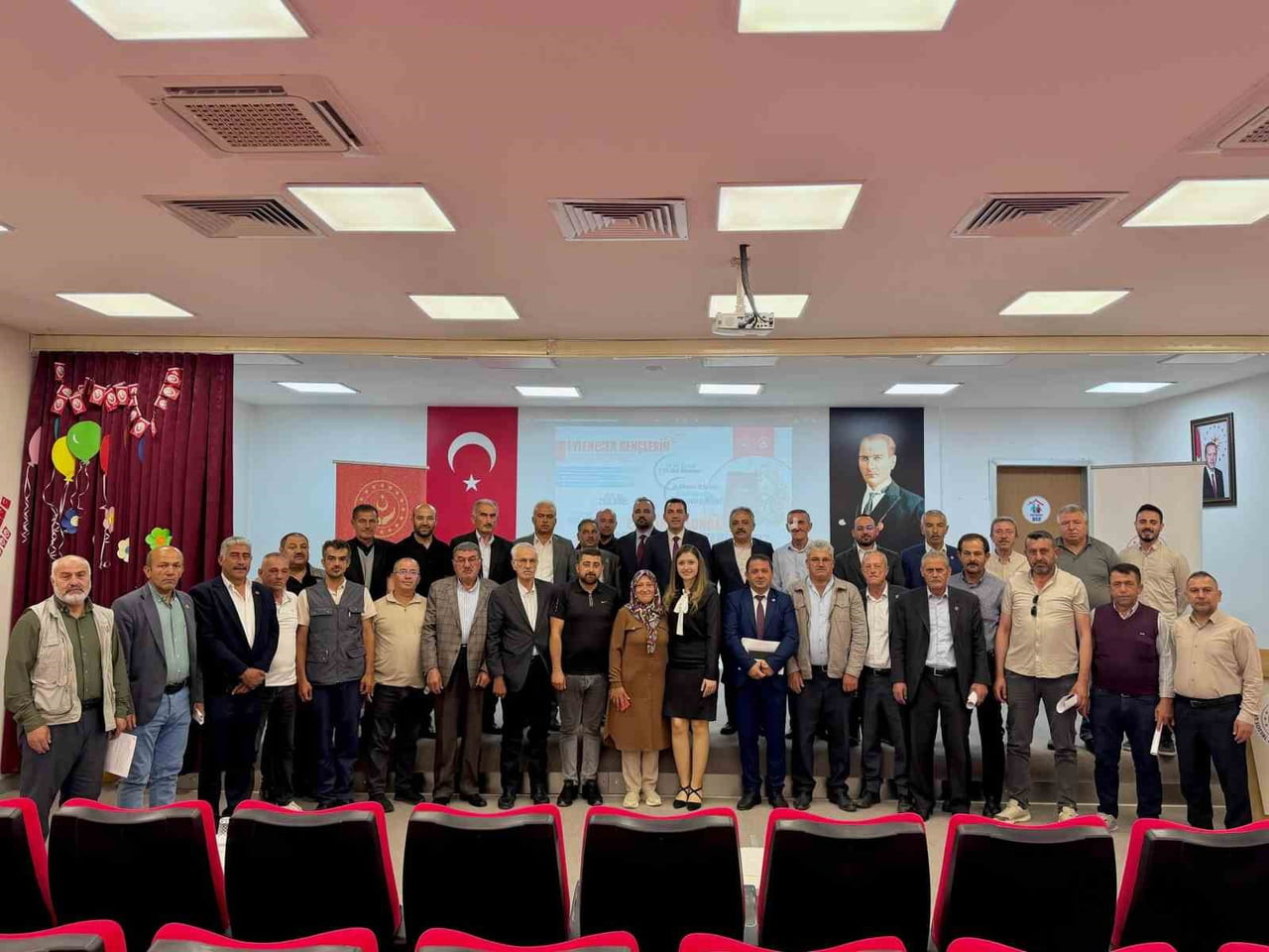 MUHTARLARA SOSYAL RİSK HARİTALARI VE SOSYAL HİZMETLER EĞİTİMİ VERİLDİ
