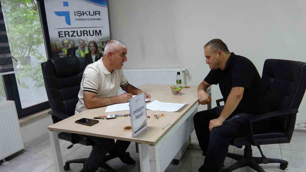 MÜLAKATLARA KATILAN ADAYLAR, GÖRÜŞMELER ÖNCESİNDE İŞKUR PERSONELİ TARAFINDAN VERİLEN EĞİTİMLERLE...
