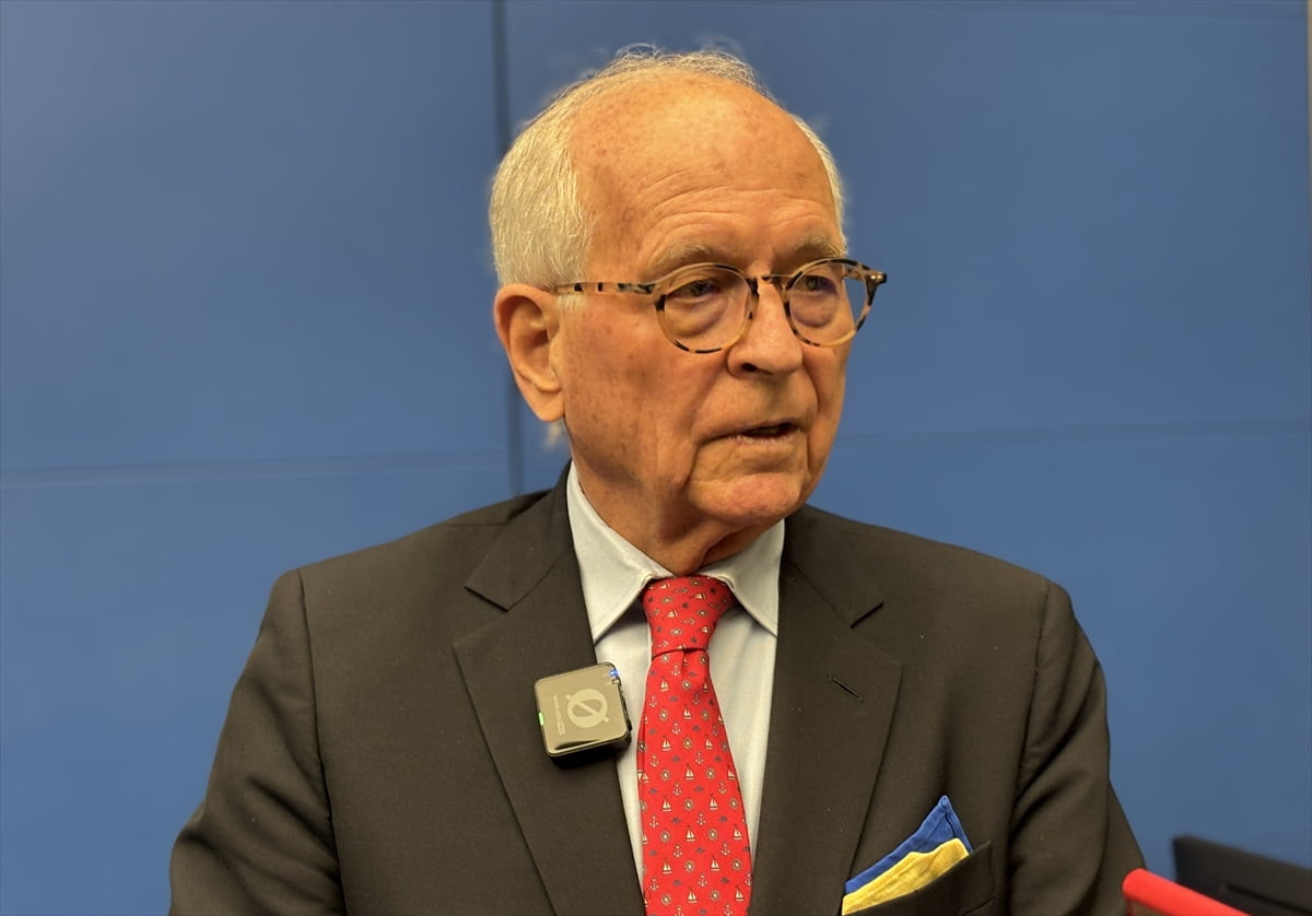 Münih Güvenlik Konferansı Vakfı Başkanı Wolfgang Ischinger, Orta Doğu'nun ve ABD Başkanı Donald...