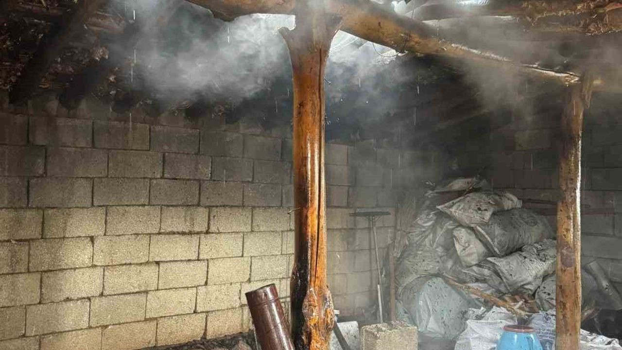 Muradiye'de Tandır Evi Yangını: İtfaiye Müdahale Etti