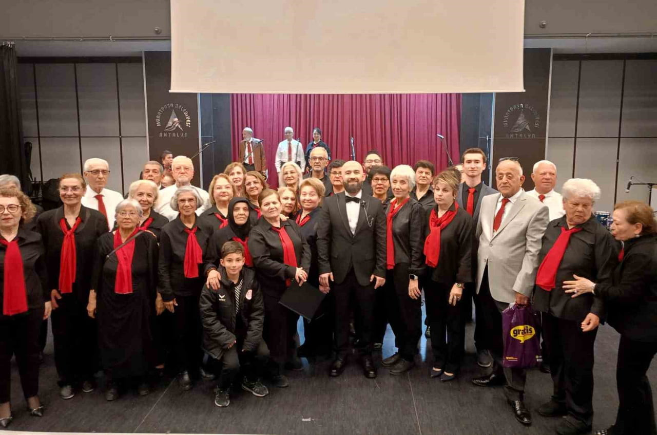 MURATPAŞA BELEDİYESİ YAŞLI EVLERİ ÜYELERİ "ANADOLU’DAN TOROSLARA" İSİMLİ TÜRK HALK MÜZİĞİ...
