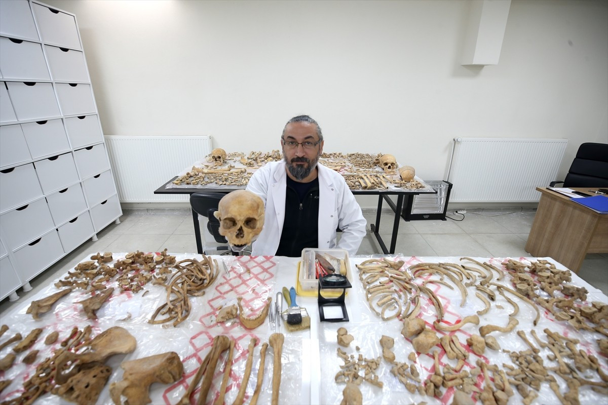 Muş Alparslan Üniversitesi bünyesindeki Antropoloji Laboratuvarı'nda, Malazgirt ilçesinde...