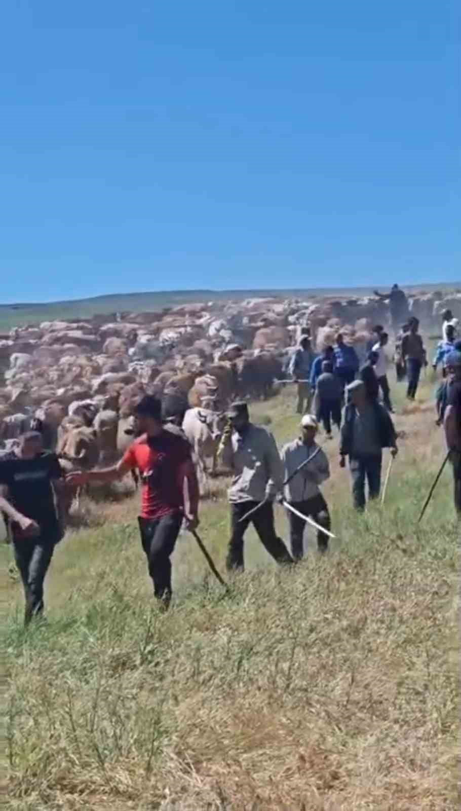 MUŞ MERKEZE BAĞLI BOSTANKENT KÖYÜ İLE KEÇİDERE KÖYÜ ARASINDA UZUN SÜREDİR DEVAM EDEN ARAZİ...