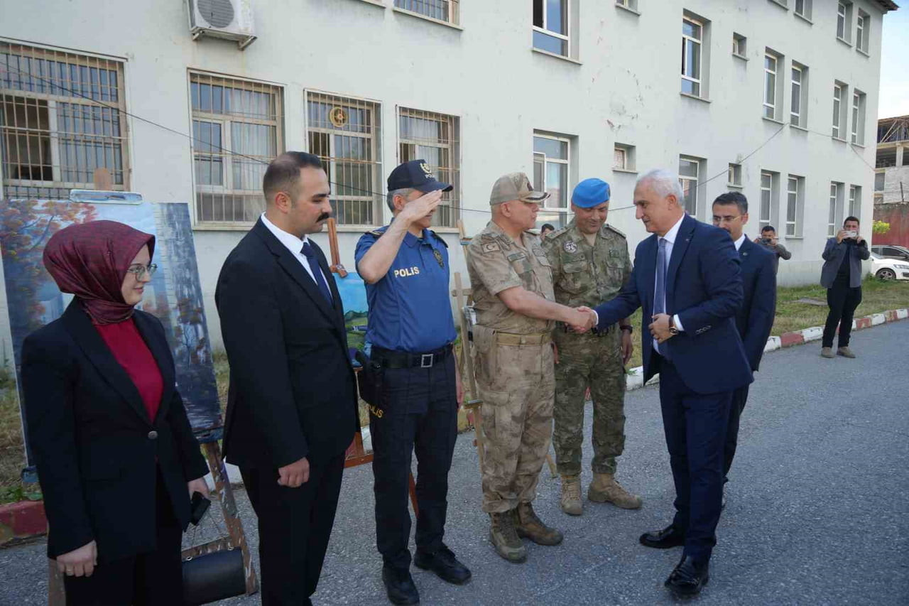 MUŞ'TA 6 HAZİRAN CEZA İNFAZ PERSONELİ GÜNÜ KAPSAMINDA KUTLAMA TÖRENİ YAPILDI.  ( KARŞILANAN MUŞ...