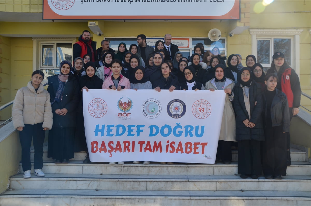 Muş'ta İl Emniyet Müdürlüğü Bilgilendirme ve Önleme Faaliyetleri Büro Amirliği ile Gençlik ve Spor...