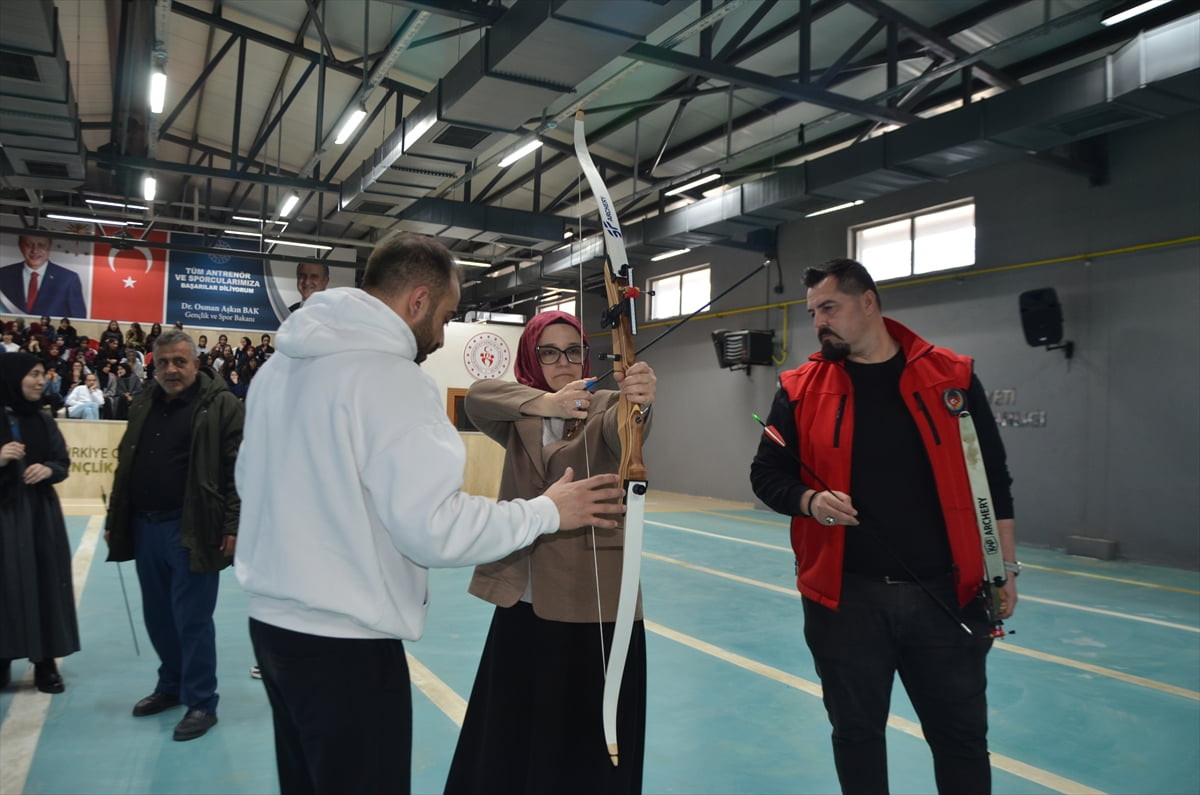 Muş'ta İl Emniyet Müdürlüğü Bilgilendirme ve Önleme Faaliyetleri Büro Amirliği ile Gençlik ve Spor...