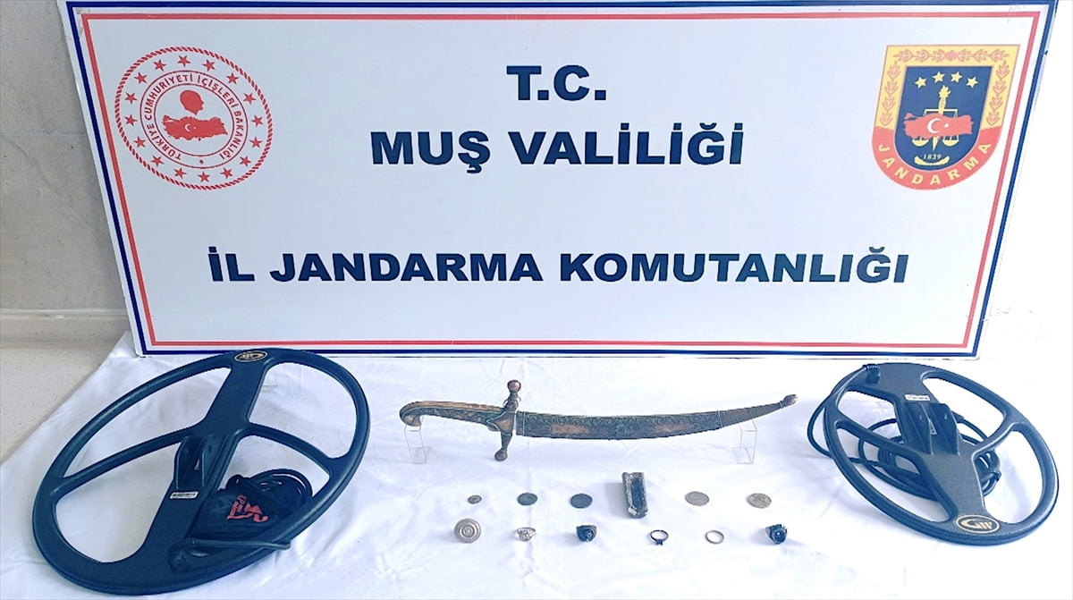 Muş'ta jandarma ekiplerince düzenlenen operasyonda, Osmanlı Dönemi'ne ait olduğu değerlendirilen...