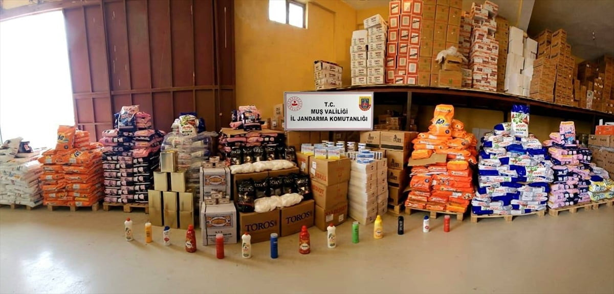 Muş'ta jandarma ekiplerince düzenlenen operasyonda sahte temizlik ürünü ve bandrolsüz sigara...
