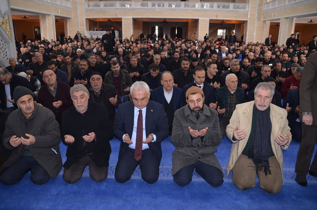 Muş'ta Kahramanmaraş merkezli 6 Şubat 2023'te meydana gelen depremlerde hayatını kaybedenler için...