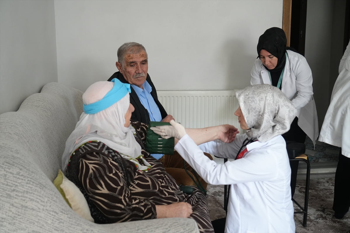 Muş'ta l Sağlık Müdürlüğü bünyesinde görev yapan mobil sağlık ekipleri, sağlık ocağı bulunmayan...