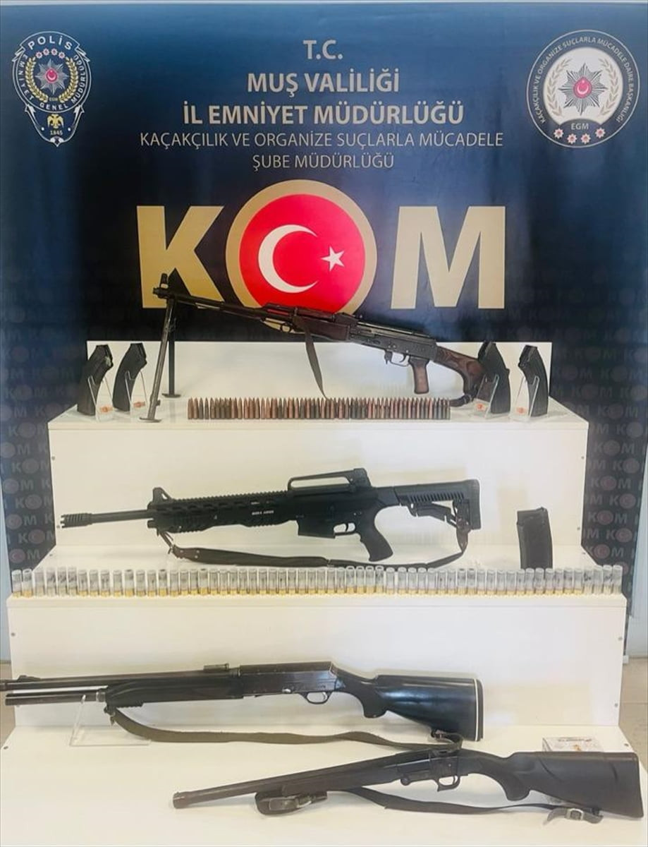 Muş'ta polis ekiplerince düzenlenen operasyonda 4 şüpheli gözaltına alındı. Yapılan aramalarda 1...