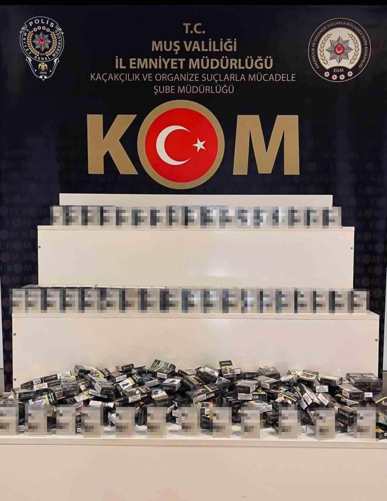 MUŞ'TA POLİS EKİPLERİNCE DÜZENLENEN OPERASYONDA 499 PAKET KAÇAK SİGARA ELE GEÇİRİLDİ.