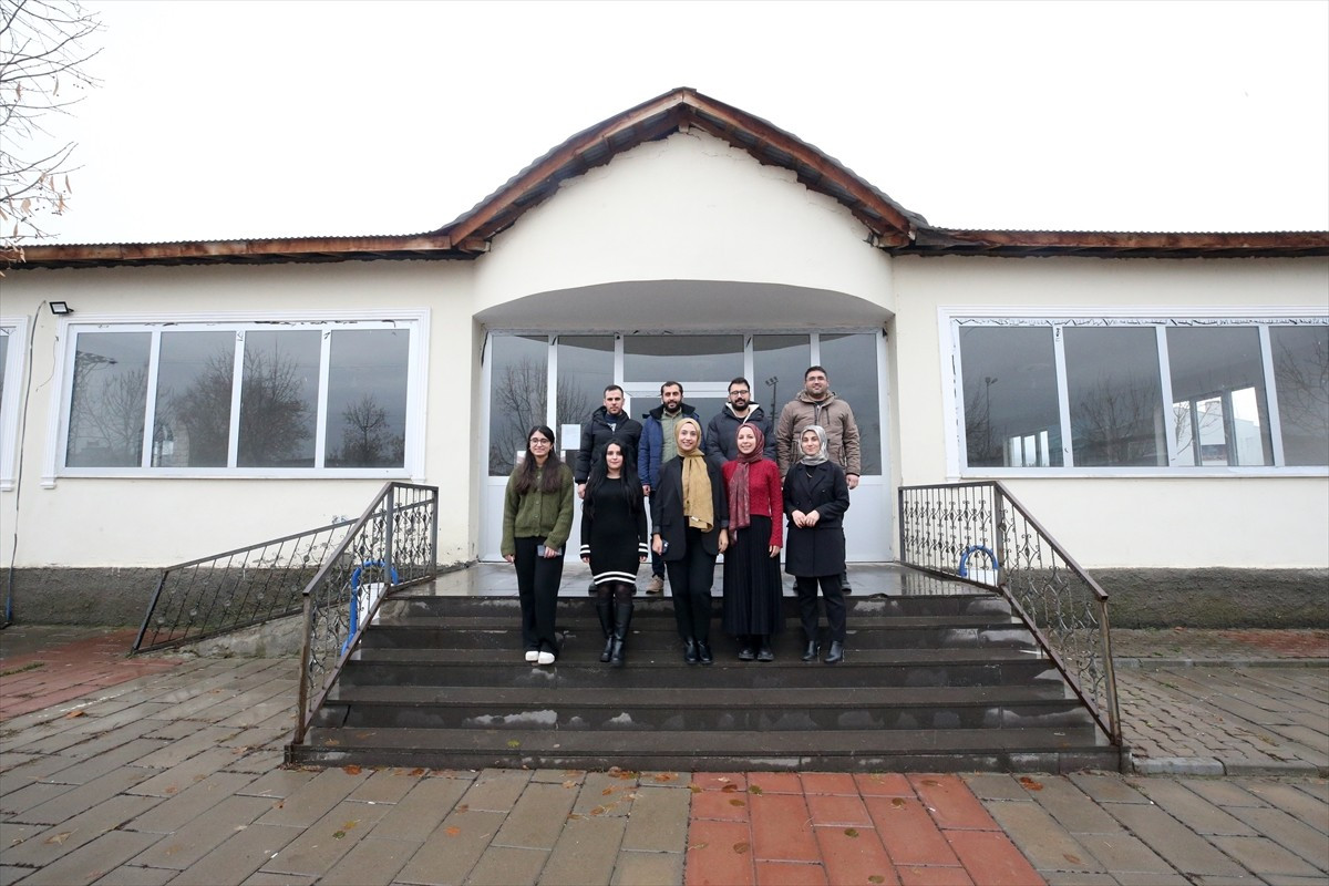 Muş'ta "Sağlıklı Hayat Akademisi" projesi kapsamında doktor ve sağlık çalışanlarından oluşturulan...