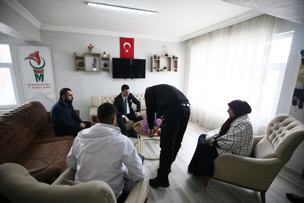 Muş'ta uyuşturucuyla yakalanarak nezarete konulan ve burada aldığı kararla 15 yıllık...