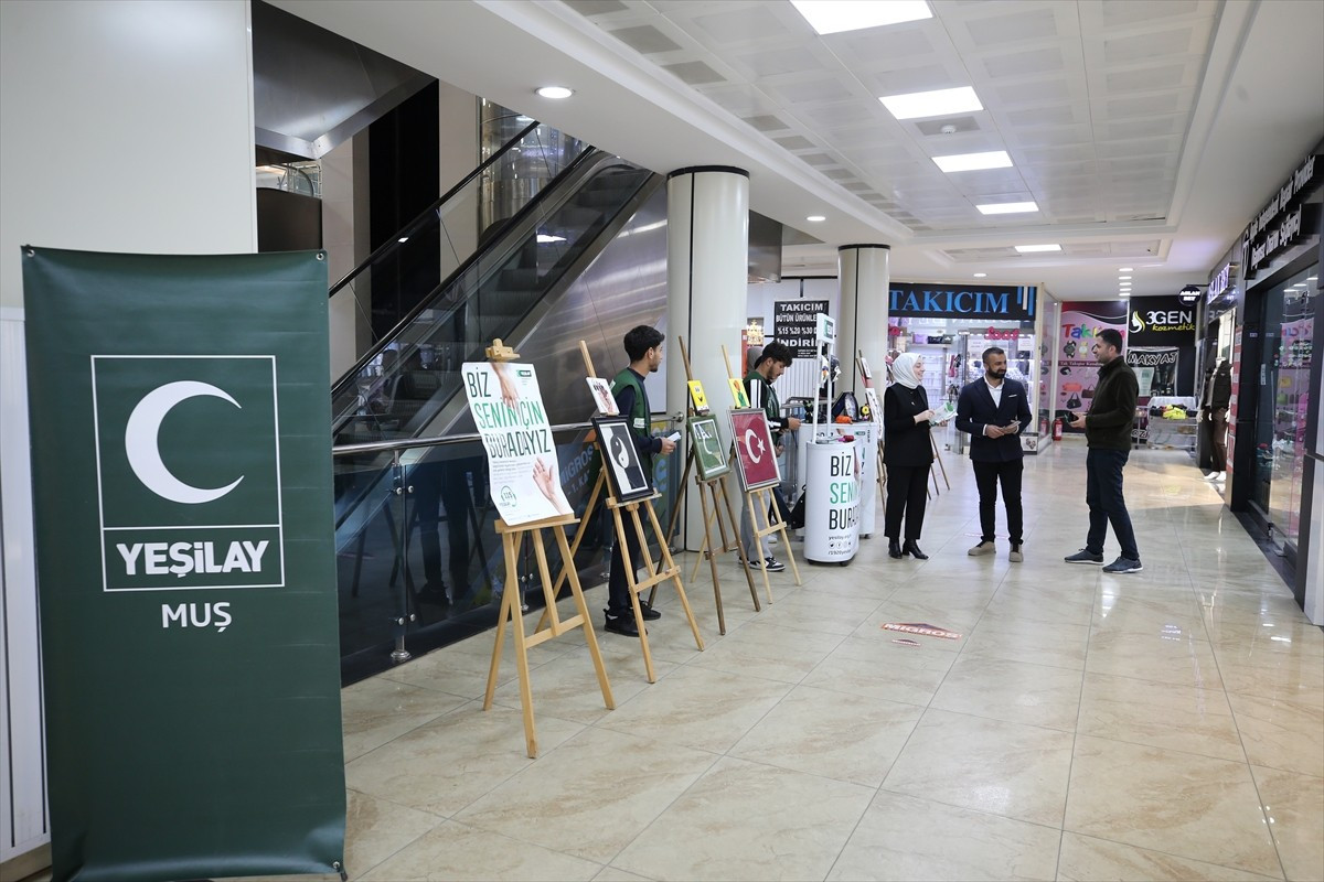 Muş'ta Yeşilay Danışmanlık Merkezi (YEDAM) ile Yeşilay Şubesi ekipleri, bağımlılıkla mücadeleyi...