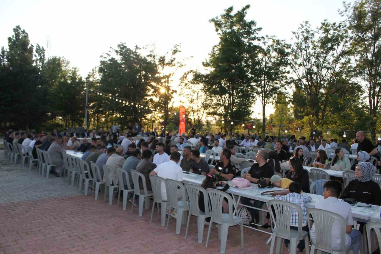 MUŞ'UN MALAZGİRT KAYMAKAMLIĞINDA GÖREVDEYKEN YALOVA ALTINOVA KAYMAKAMLIĞI GÖREVİNE ATANAN...