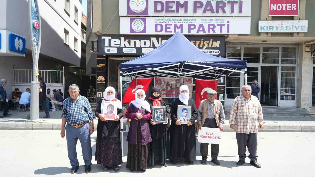 Muş'lu ailelerin evlat nöbeti devam ediyor