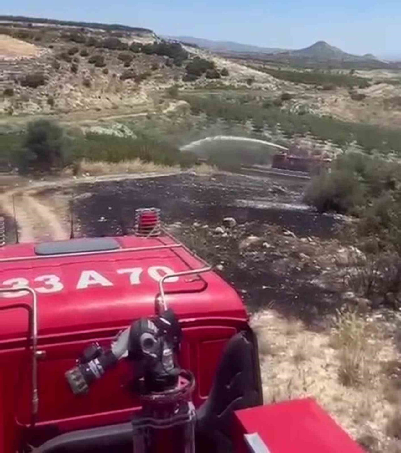 MUT İLÇESİNDE ÇIKAN YANGININDA YAKLAŞIK 6 DEKAR BAHÇE ZARAR GÖRDÜ.