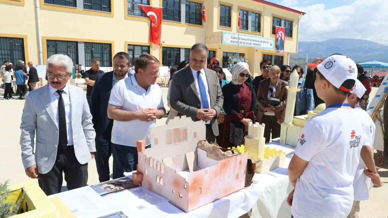 MUT İLÇESİNDE TÜBİTAK 4006 BİLİM FUARI KAPSAMINDA ÖĞRENCİLERİN HAZIRLADIĞI 19 PROJE PROTOKOL...