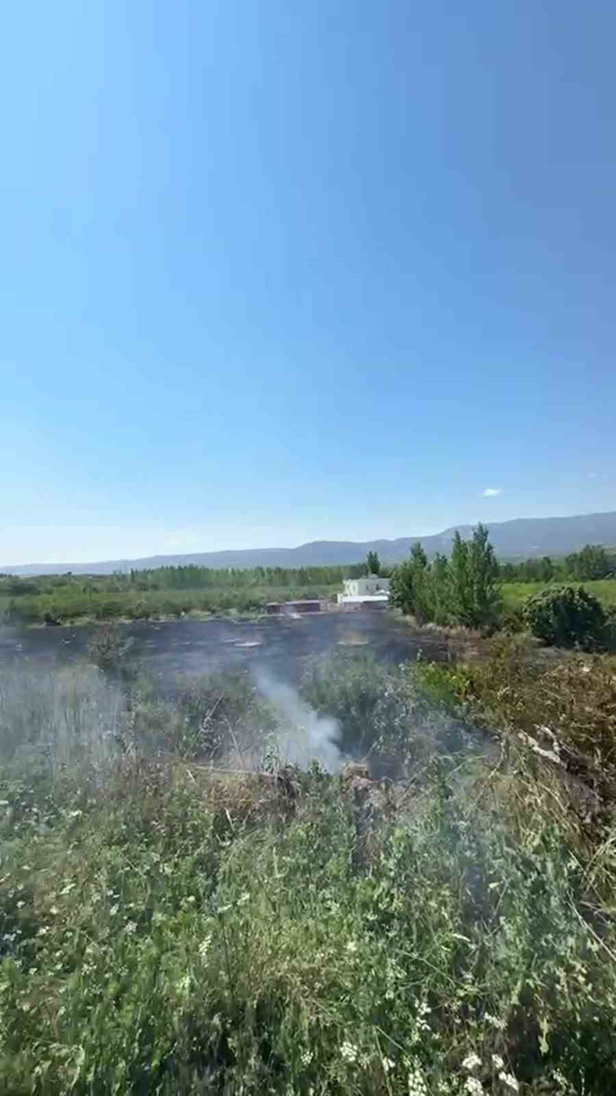 MUT İLÇESİNE BAĞLI KURTSUYU MAHALLESİ’NDE ÇIKAN BAHÇE YANGININDA YAKLAŞIK 15 DÖNÜM ARAZİ ZARAR...