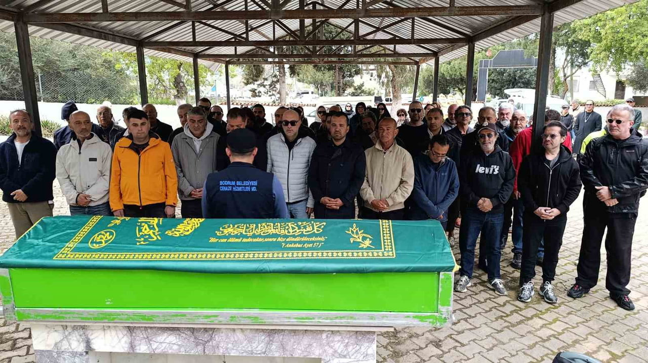 MÜZİSYEN KEMAL CEM ÖCAL BODRUM'DA SON YOLCULUĞUNA UĞURLANDI