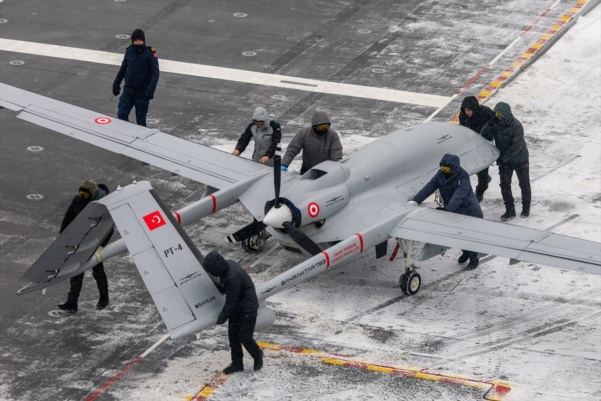 NATO'nun Steadfast Dart 2026 tatbikatı kapsamında TCG ANADOLU'da konuşlu bulunan Bayraktar TB3...