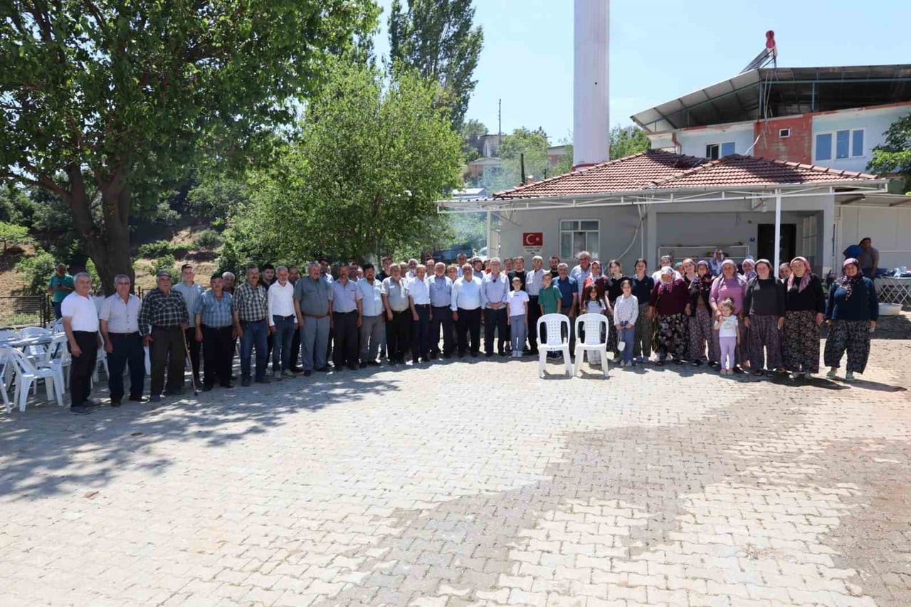 NAZİLLİ BELEDİYE BAŞKANI DR. ERTUĞRUL TETİK İLÇENİN DÖRT BİR YANINDA VATANDAŞLARLA BULUŞARAK...
