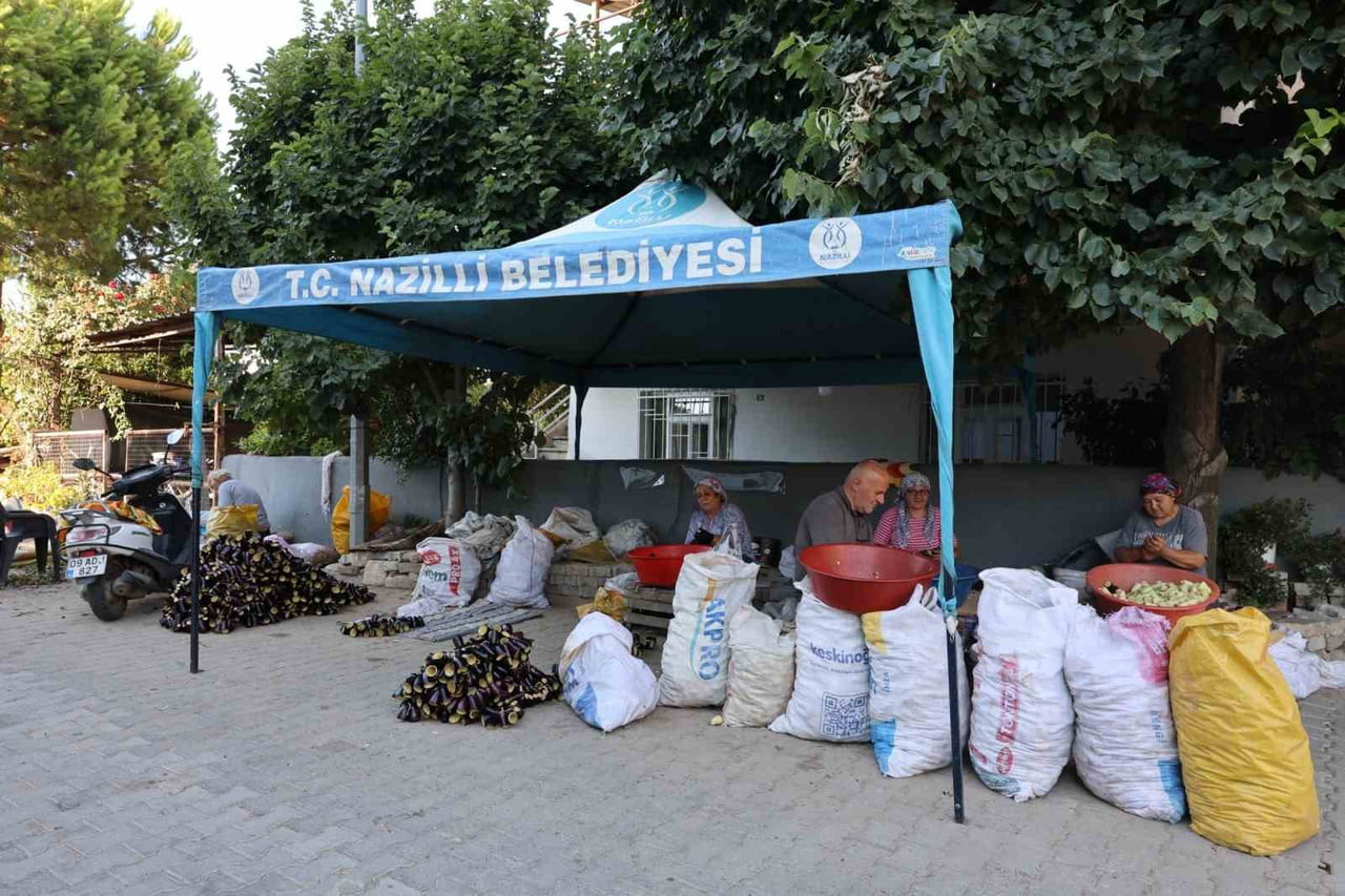 NAZİLLİ BELEDİYE BAŞKANI DR. ERTUĞRUL TETİK, SAHA ZİYARETLERİ SIRASINDA İLÇENİN ÖNEMLİ GEÇİM...