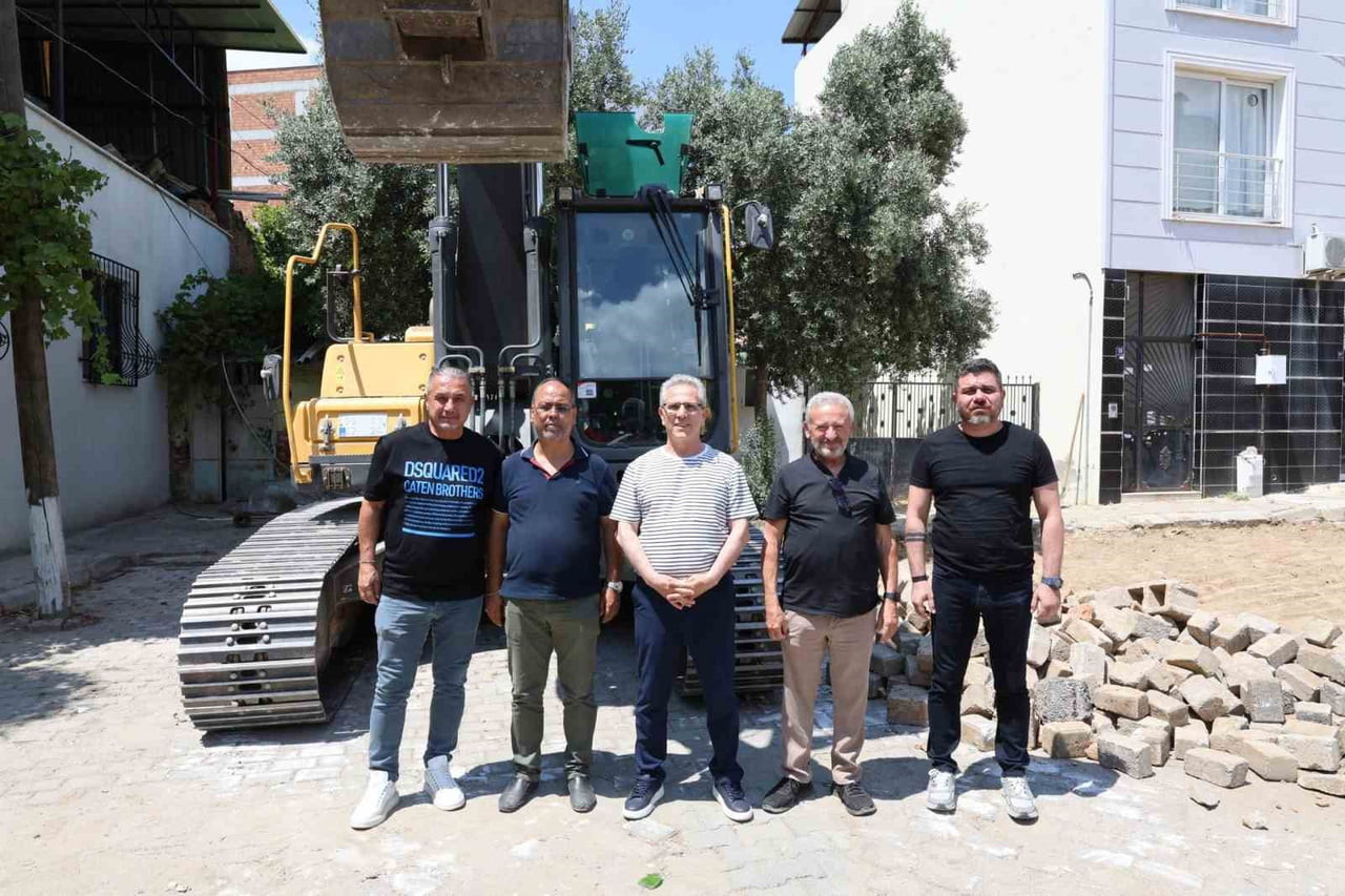 NAZİLLİ BELEDİYESİ, İLÇE GENELİNDE BAŞLATTIĞI YOL YENİLEME VE ASFALT SEFERBERLİĞİNİ ARALIKSIZ...