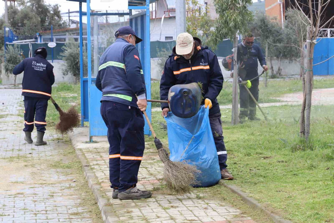 NAZİLLİ BELEDİYESİ’NDEN ESENKÖY’DE TEMİZLİK ÇALIŞMASI