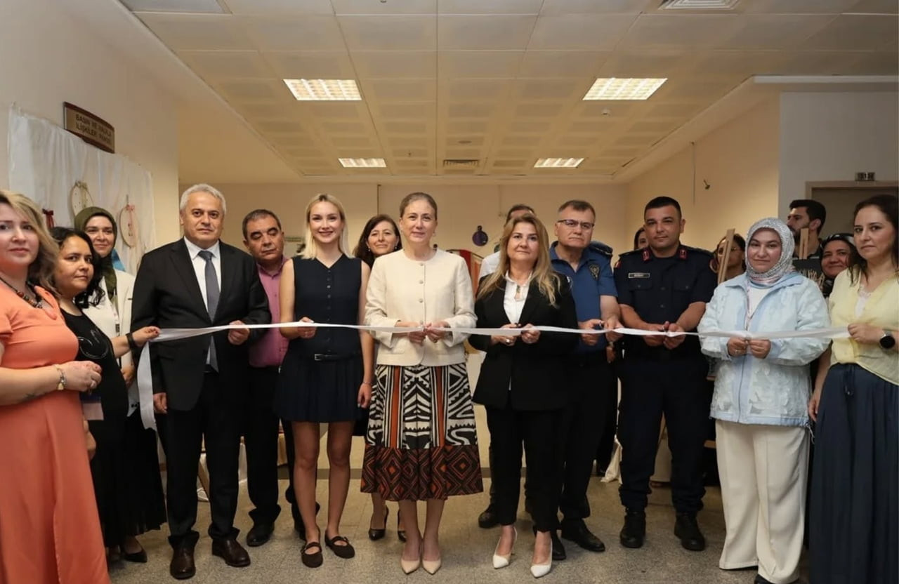NAZİLLİ DEVLET HASTANESİ TOPLUM RUH SAĞLIĞI MERKEZİ (TRSM) DANIŞANLARI TARAFINDAN HAZIRLANAN EL...
