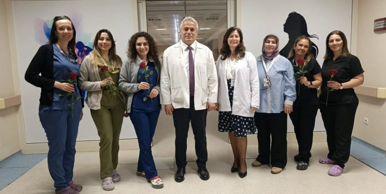 NAZİLLİ DEVLET HASTANESİ’NDE EBELER HAFTASI DOLAYISIYLA GÖREV YAPAN EBELER İÇİN ANLAMLI BİR...