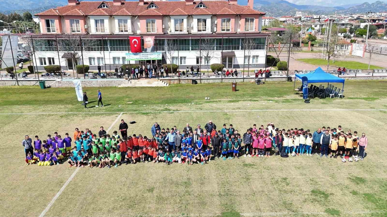 NAZİLLİ’DE 23 NİSAN COŞKUSU FUTBOL TURNUVASIYLA BAŞLADI