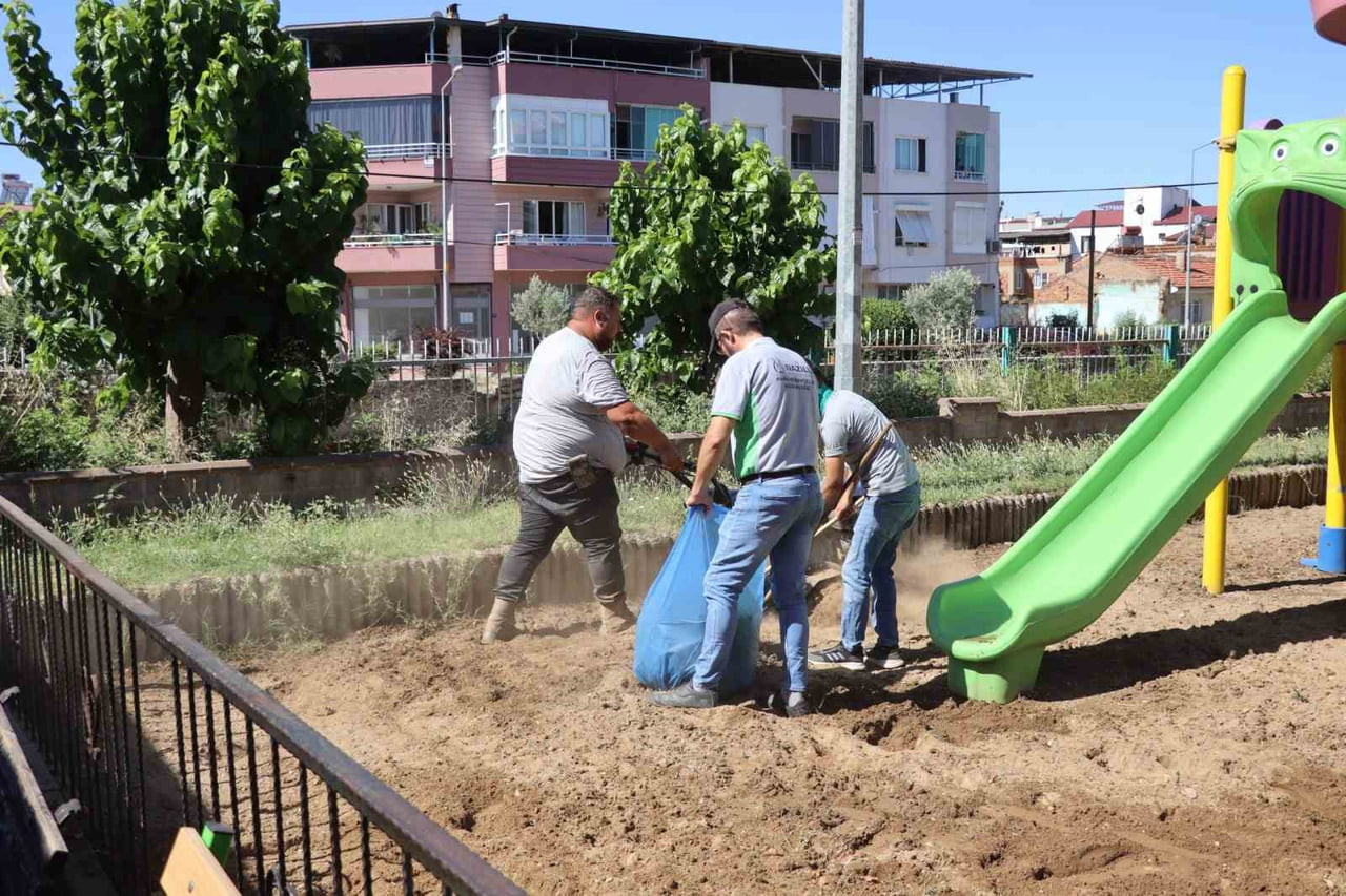 NAZİLLİ’DE ÇOCUK OYUN VE SPOR ALANLARI BAKIMA ALINDI