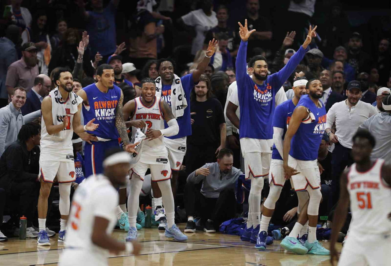 NBA DOĞU KONFERANSI FİNAL SERİSİNDE NEW YORK KNİCKS, DEPLASMANDA CLEVELAND CAVALİERS'I 130-93...