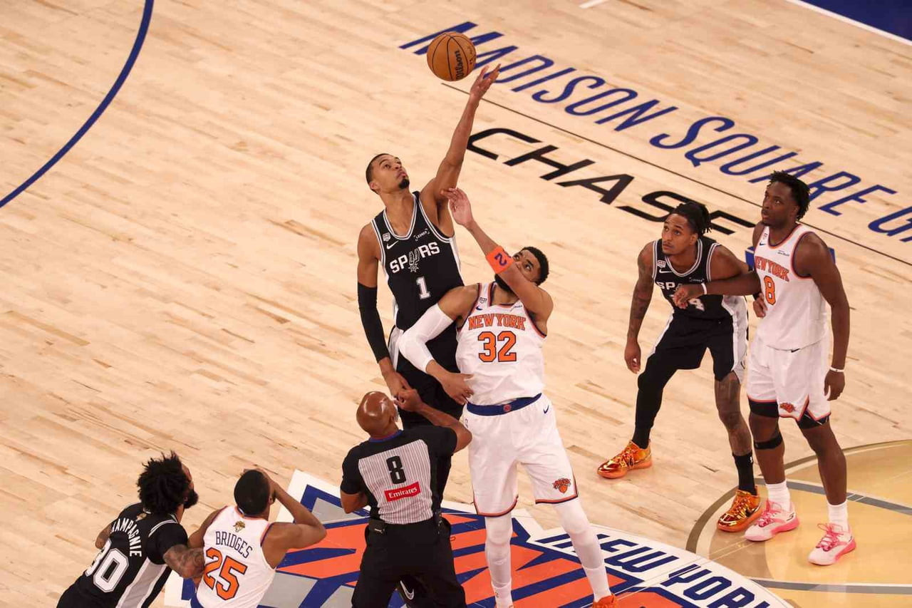 NBA FİNALLERİ ÜÇÜNCÜ MAÇINDA SAN ANTONİO SPURS, DEPLASMANDA NEW YORK KNİCKS’İ 115-111 MAĞLUP ETTİ...