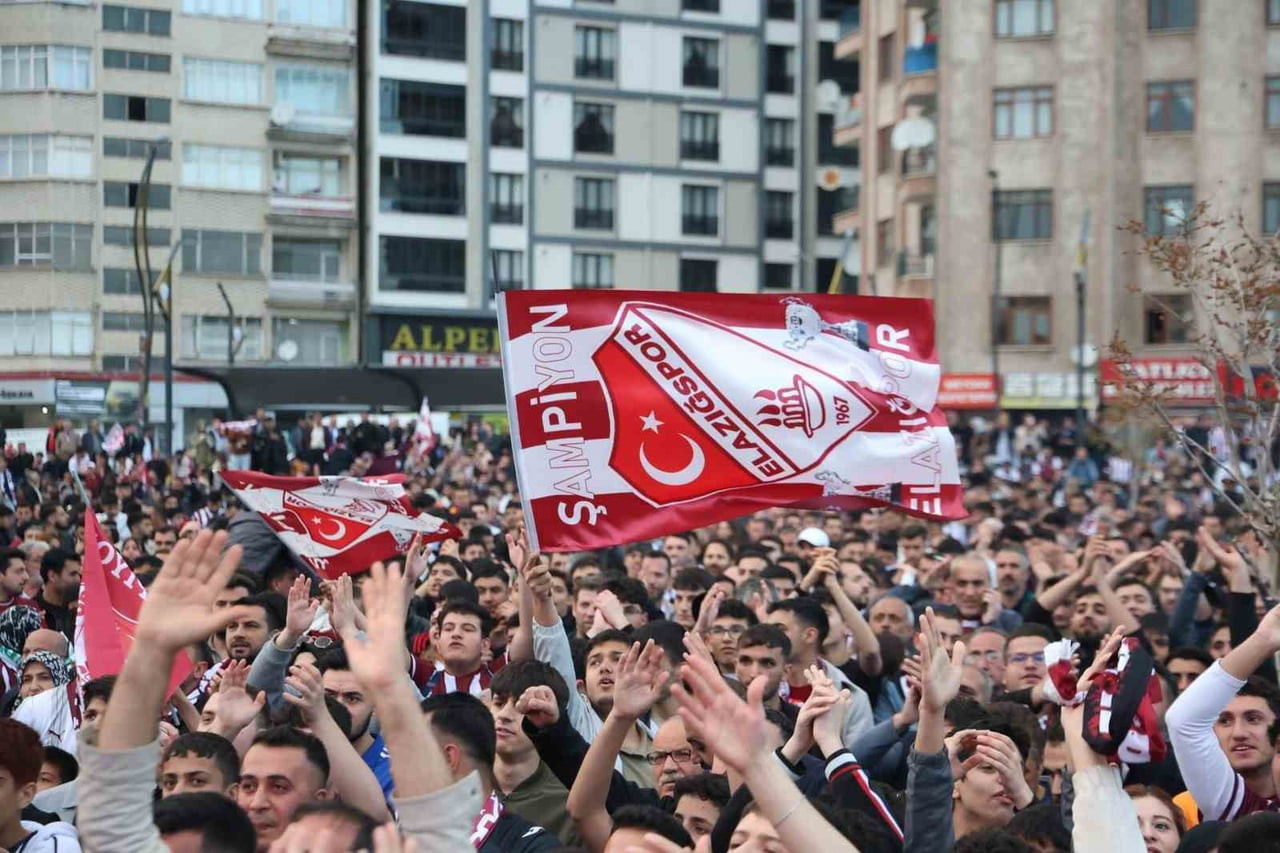 NESİNE 2. LİG BEYAZ GRUP FİNAL MAÇINDA ELAZIĞSPOR BURSA'DA MUĞLASPOR İLE KARŞILAŞIRKEN, ELAZIĞ'DA...