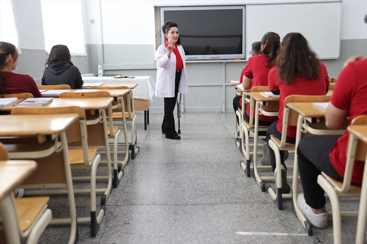 Nevşehir Ahi Evran Ticaret Mesleki ve Teknik Anadolu Lisesi Muhasebe ve Finansman Öğretmeni Ayşe...