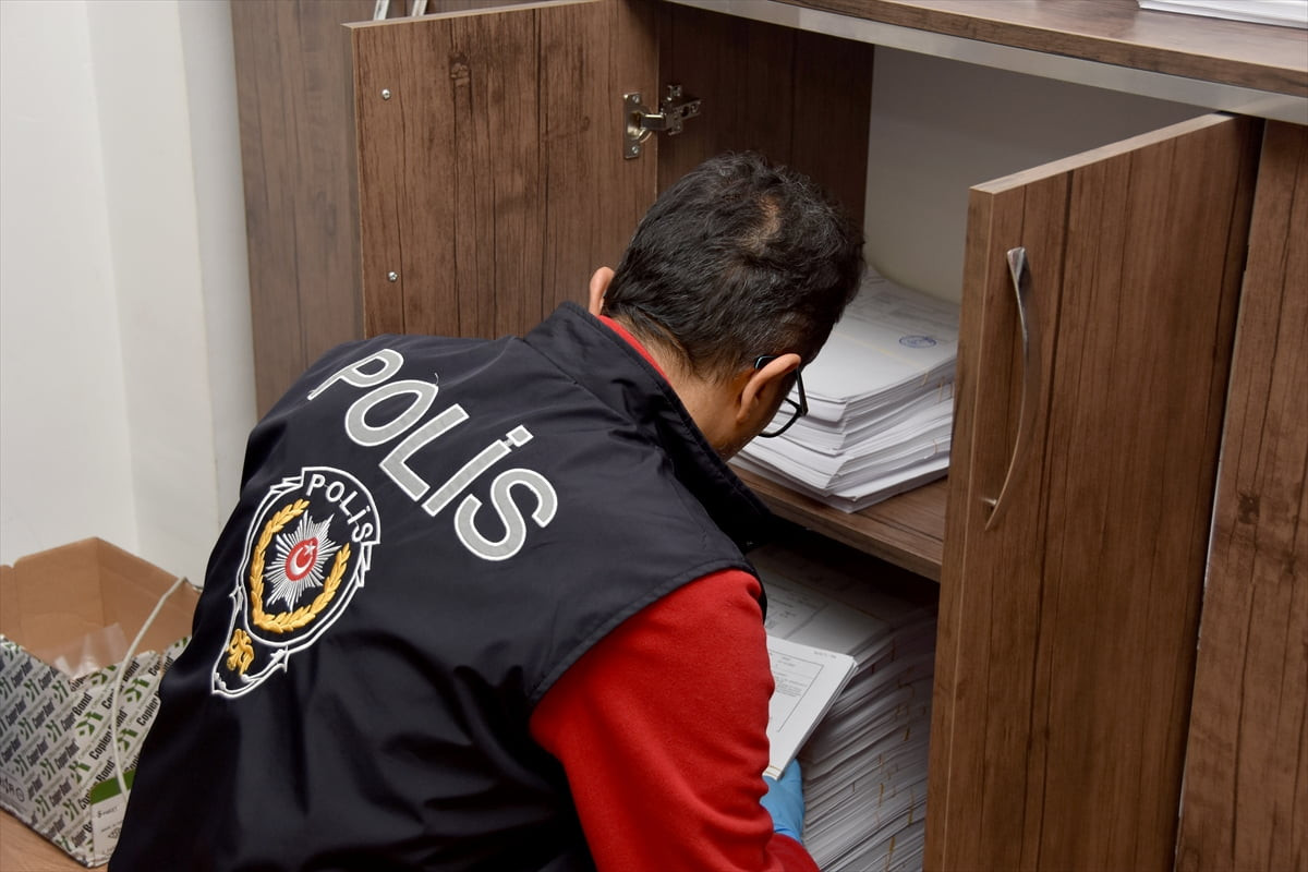 Nevşehir merkezli 2 ilde düzenlenen tefecilik operasyonunda 68 şüpheli gözaltına alındı....