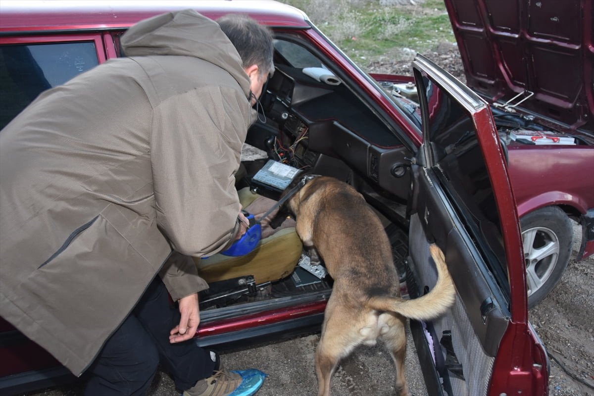 Nevşehir merkezli 3 ilde helikopter destekli düzenlenen uyuşturucu operasyonunda 40 şüpheli...