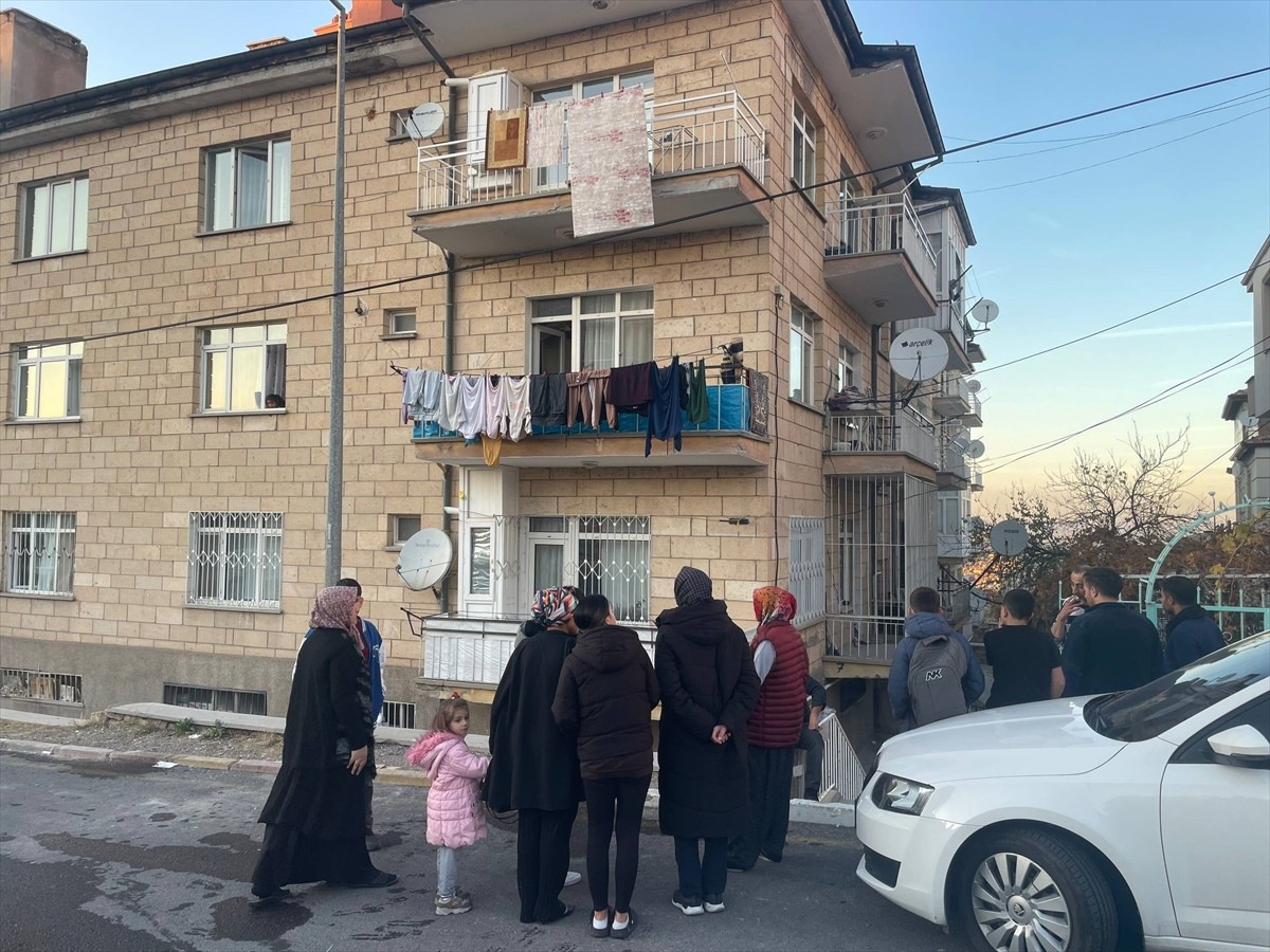 Nevşehir'de bir apartmanın bodrum katında çıkan yangın söndürüldü.