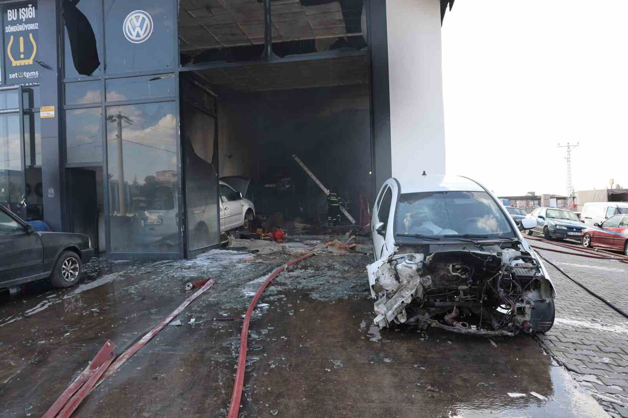 NEVŞEHİR'DE BİR OTO TAMİRCİ DÜKKÂNINDA ÇIKAN YANGIN PANİĞE NEDEN OLDU. ÇIKAN YANGINDA DUMANDAN...