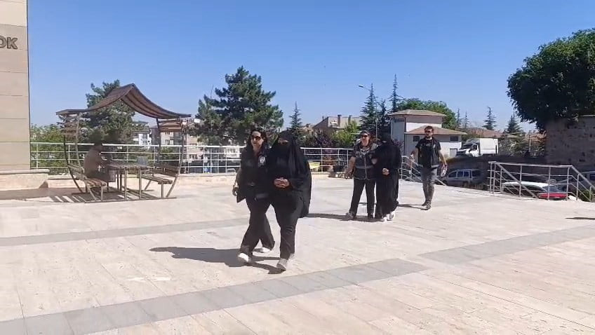NEVŞEHİR'DE EVLİLİK VAADİYLE KANDIRDIĞI DAMADI YAKLAŞIK 1 MİLYON LİRA DEĞERİNDE ALTIN, NAKİT PARA...