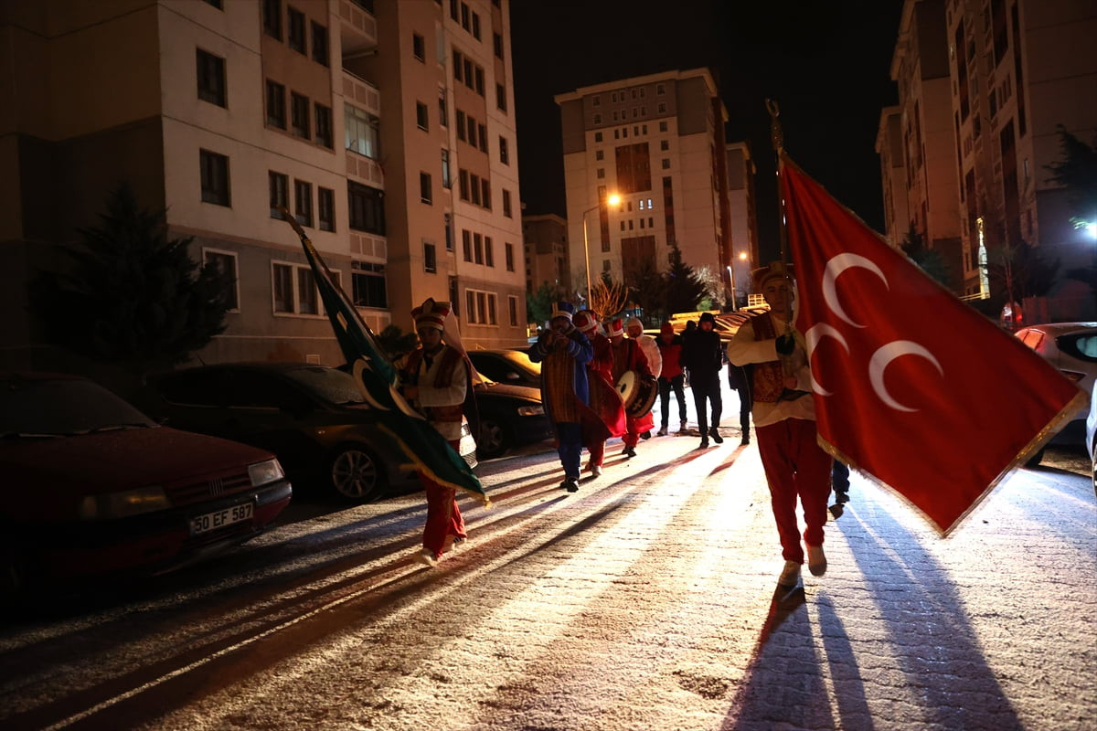 Nevşehir'de vatandaşlar, sahura belediye mehter takımının marşlarıyla kalktı. Nevşehir Belediyesi...